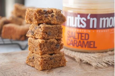 Nuts 'n More Salted Caramel Peanut Butter Cookie Bars - high-protein recipe with Nuts 'n More from Top Nutrition & Fitness Ca