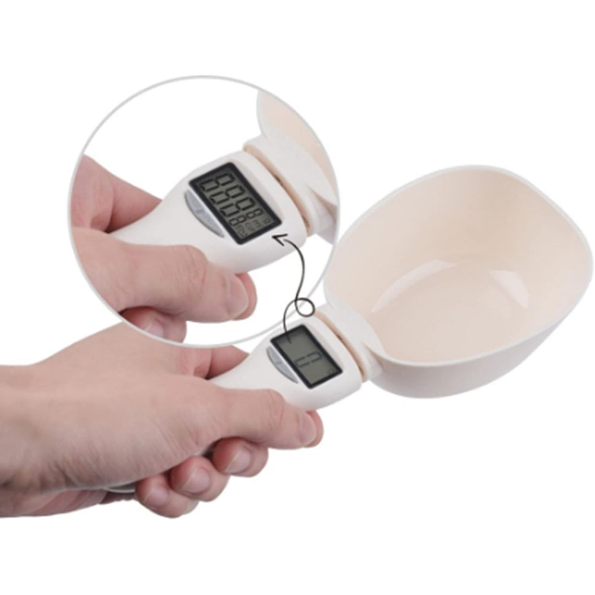 Electronic spoon scale portioning pet food for precise and consistent feeding measured in grams