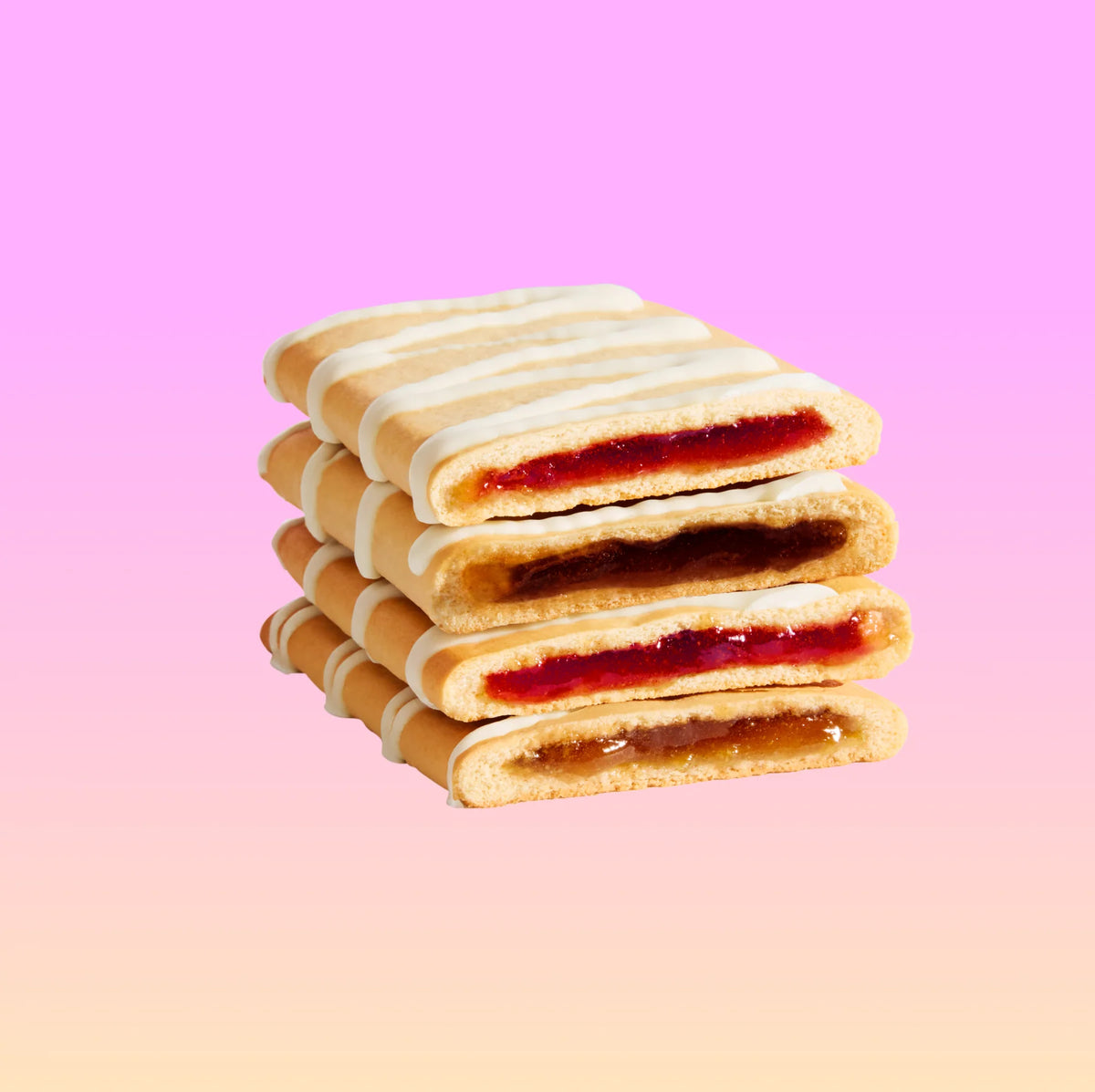 Magic Spoon Protein Pastries Frosted Strawberry empilées et coupées, montrant la garniture aux fraises rouge