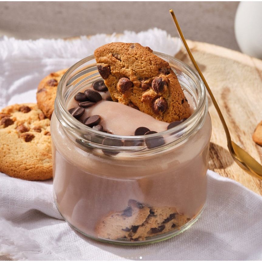 Prozis Vegan Sugar Free Rice Porridge — jar of chocolate porridge with chocolate chip cookies and chips