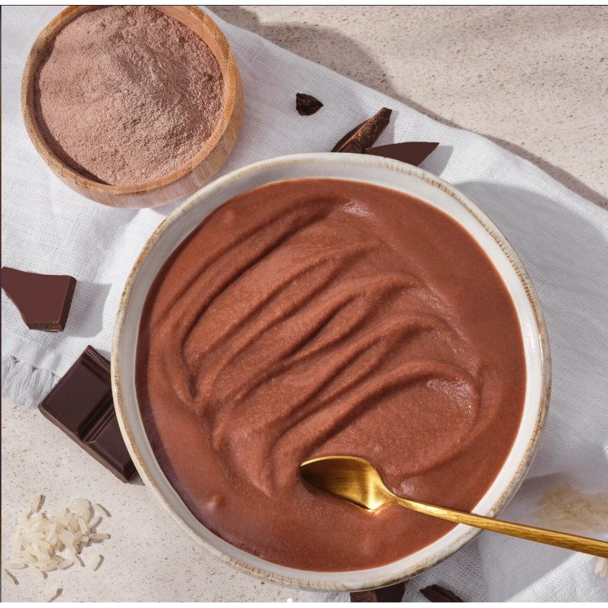 Prozis Vegan Sugar Free Rice Porridge — bowl of chocolate porridge with cocoa powder and dark chocolate