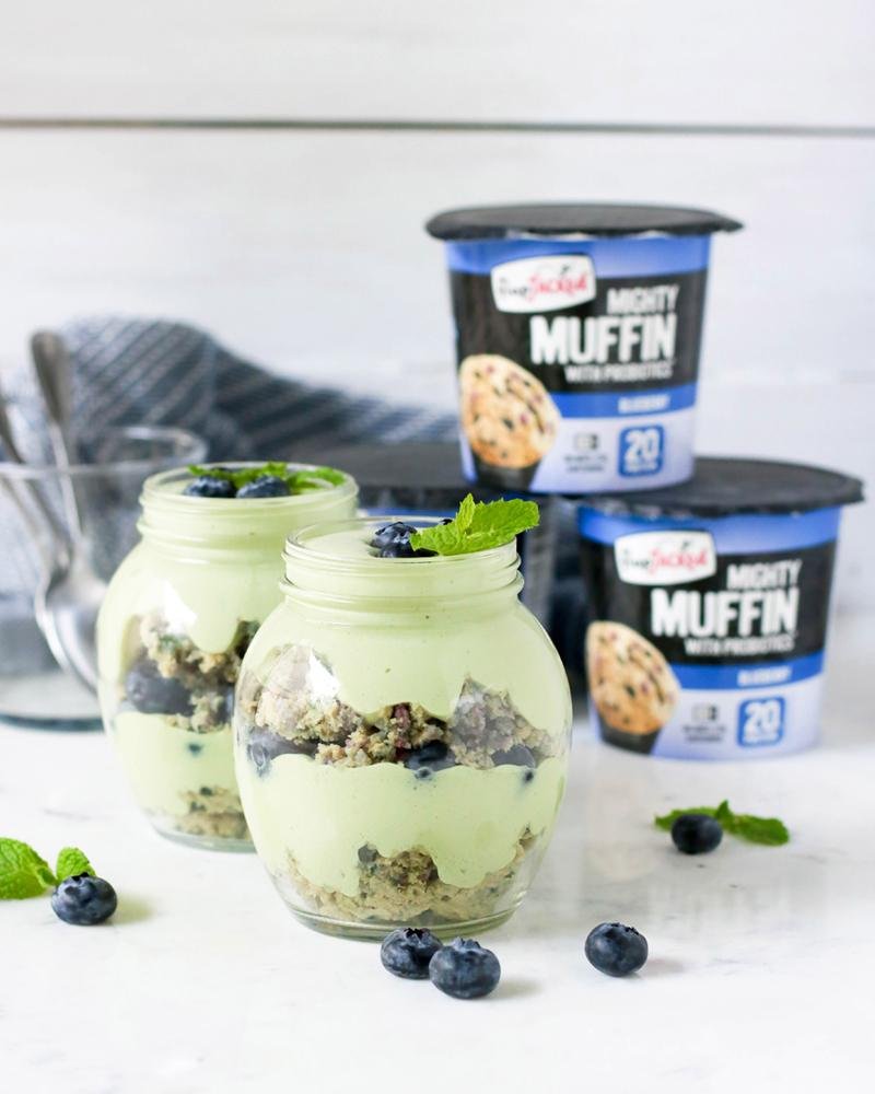 Parfaits protéinés Mighty Muffin Matcha et bleuets