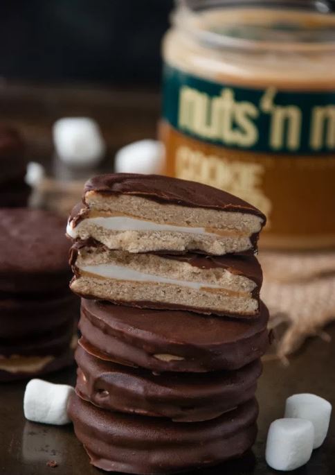 Nuts 'n More Cookie Butter Peanut Butter Moon Pies - high-protein recipe with Nuts 'n More from Top Nutrition & Fitness Canad